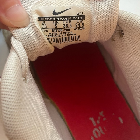 Nike Women’s 2015 Air Max 90 'Strawberry Cheesecake' - Picture 11 of 11